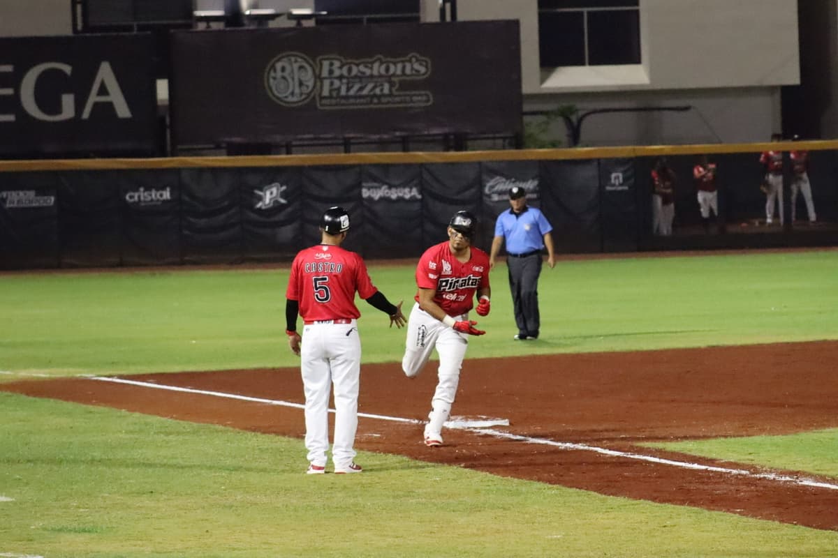 Luce el bat de Alejandro Ortiz en triunfo filibustero