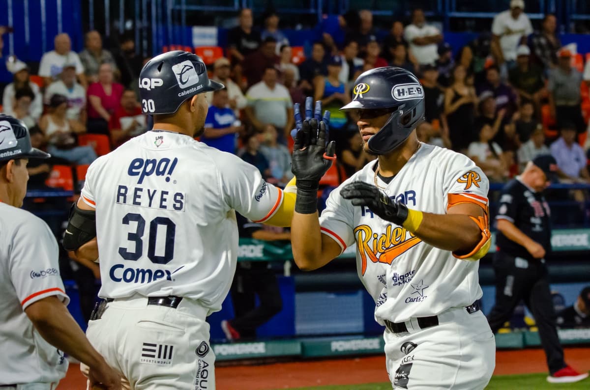 Con cuatro jonrones Rieleros se impone a Tecos en el primero de la serie
