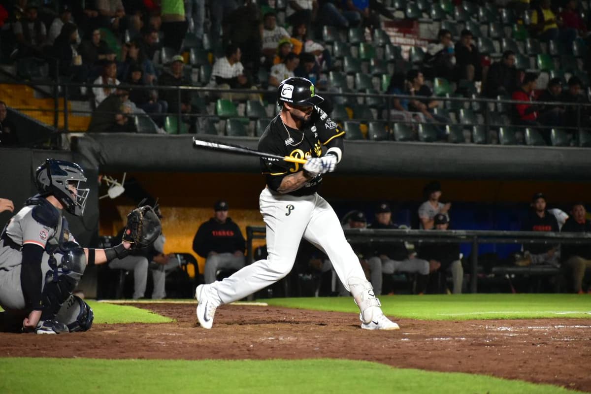 Quinto triunfo emplumado en fila