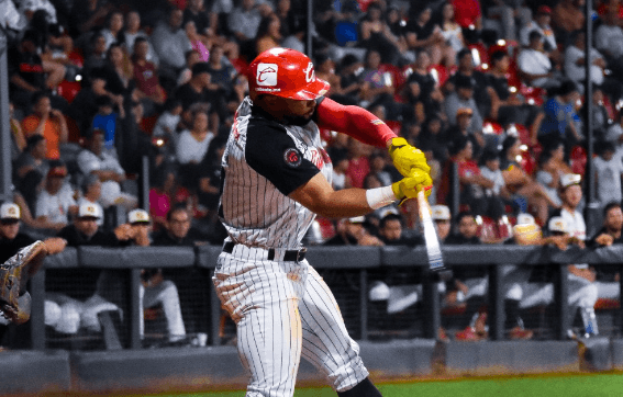 Provoca Durango tormenta de hits en el Volcán de Villa