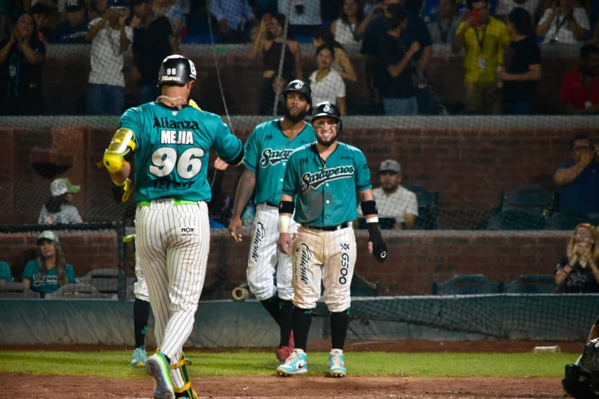 Saraperos le gana duelo de cañonazos a Caliente