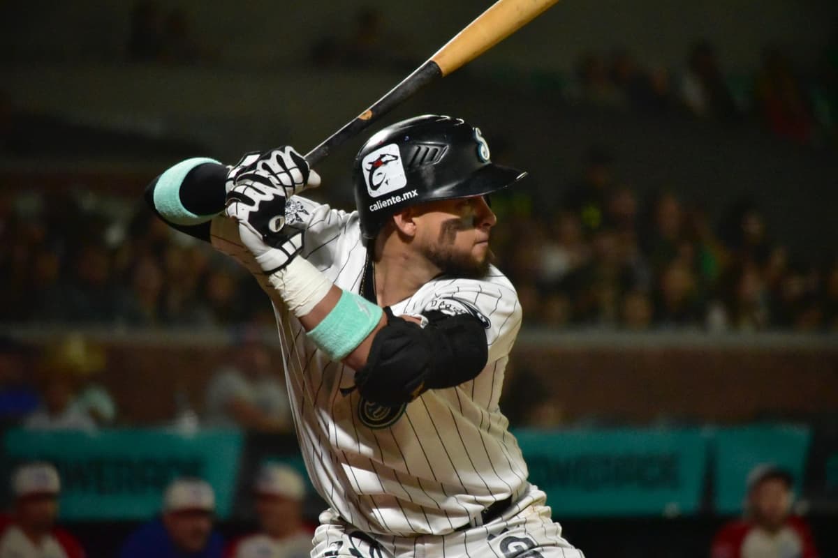 Saraperos empata la serie con triunfo ante Charros