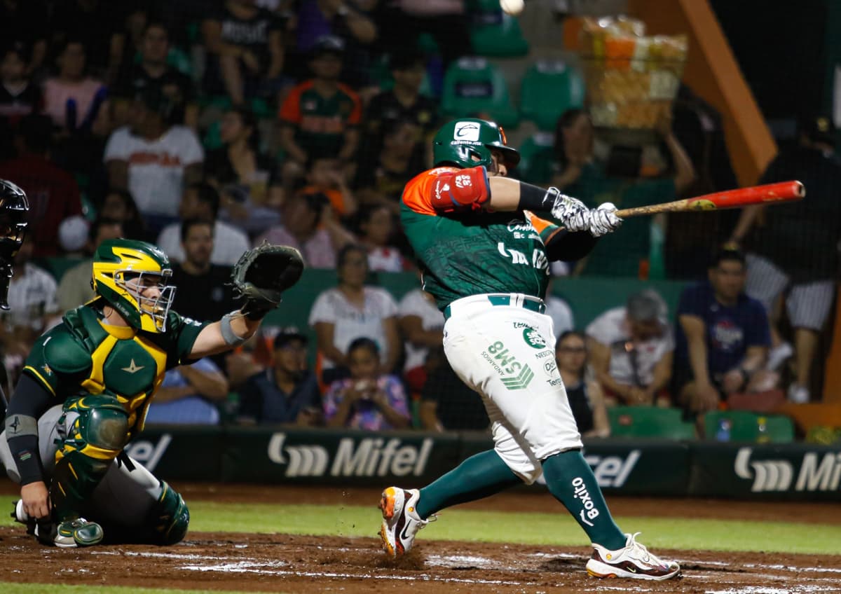 A base de batazos ¡Leones vence a los pericos y aseguran su lugar en la postemporada!