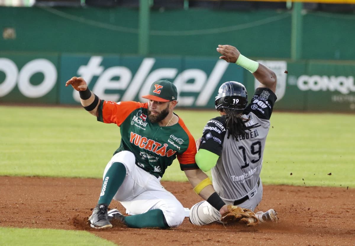 Leones y Olmecas dividen doble cartelera
