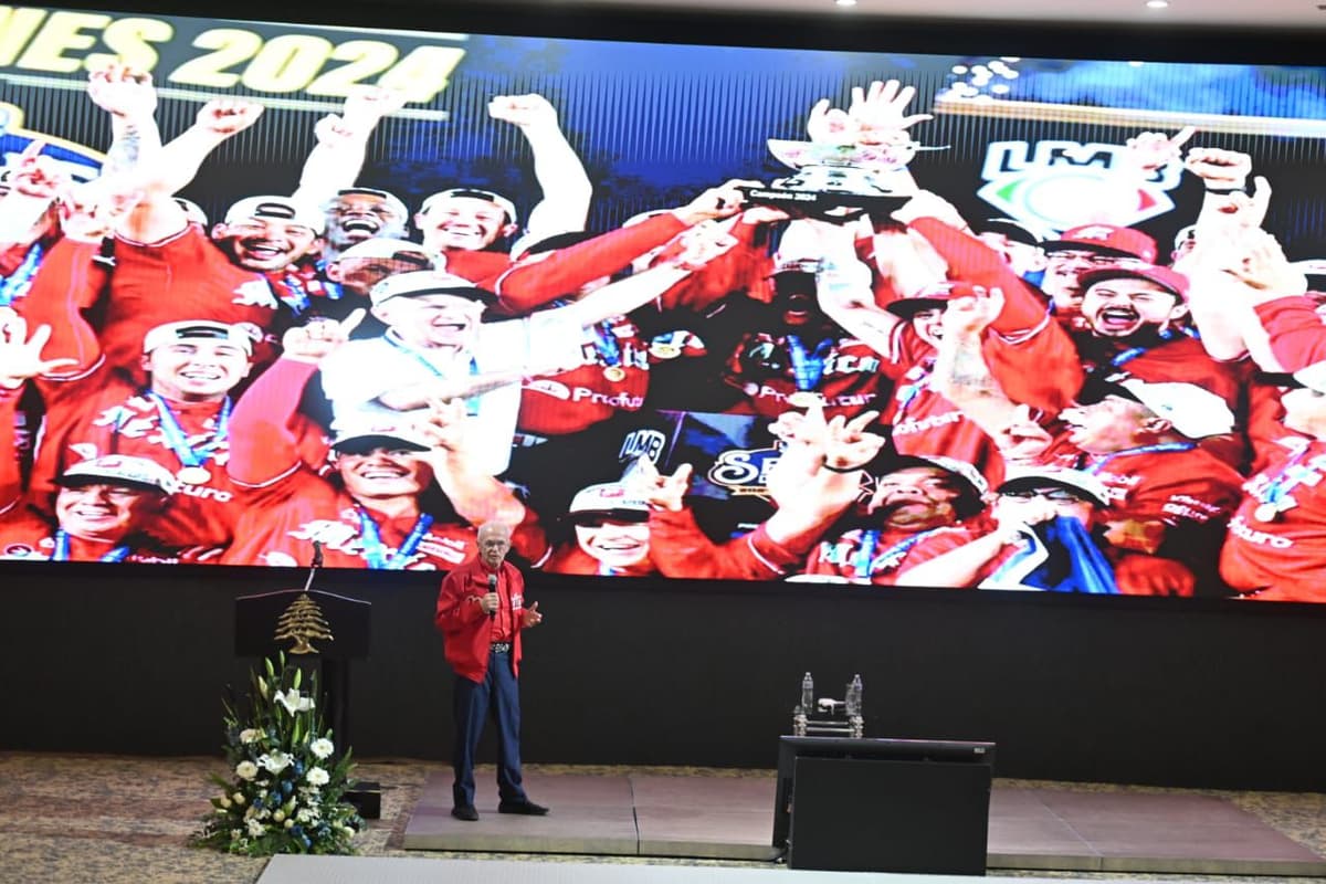 Presentación del libro de Don Alfredo Harp Helú