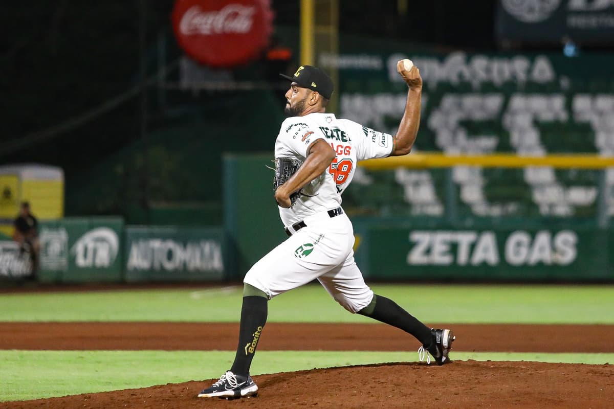 El panameño Enrique Burgos vuelve a los Leones