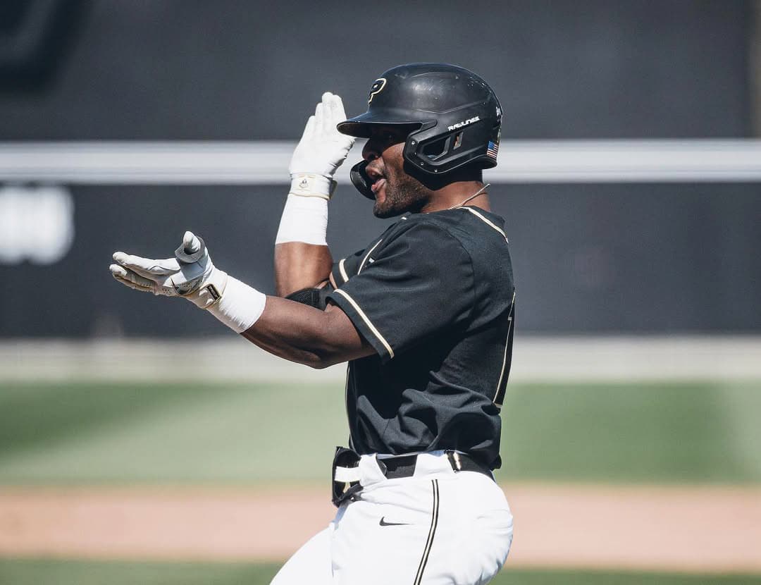 Miles Simington se une a los reyes de la selva